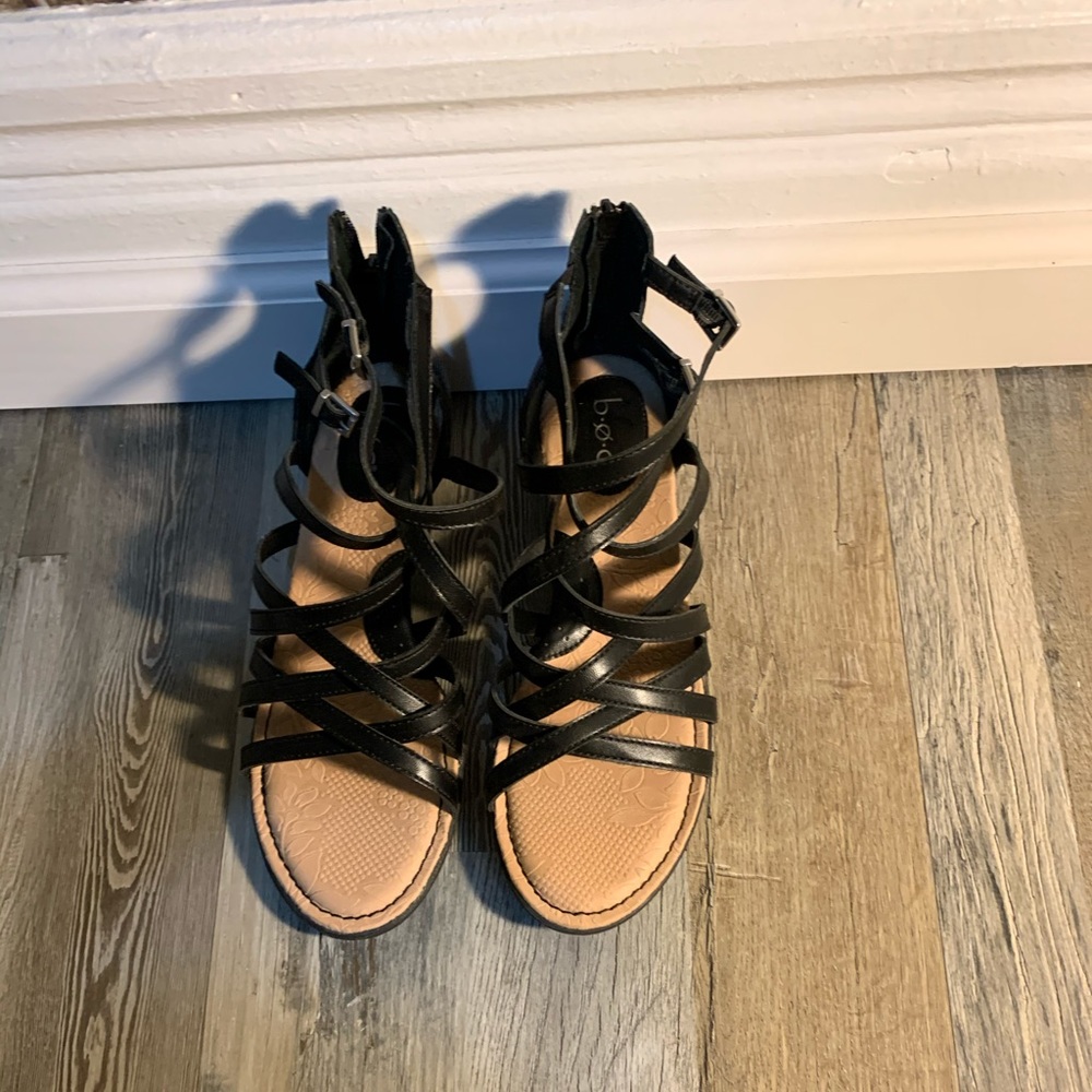 B o c black sandals